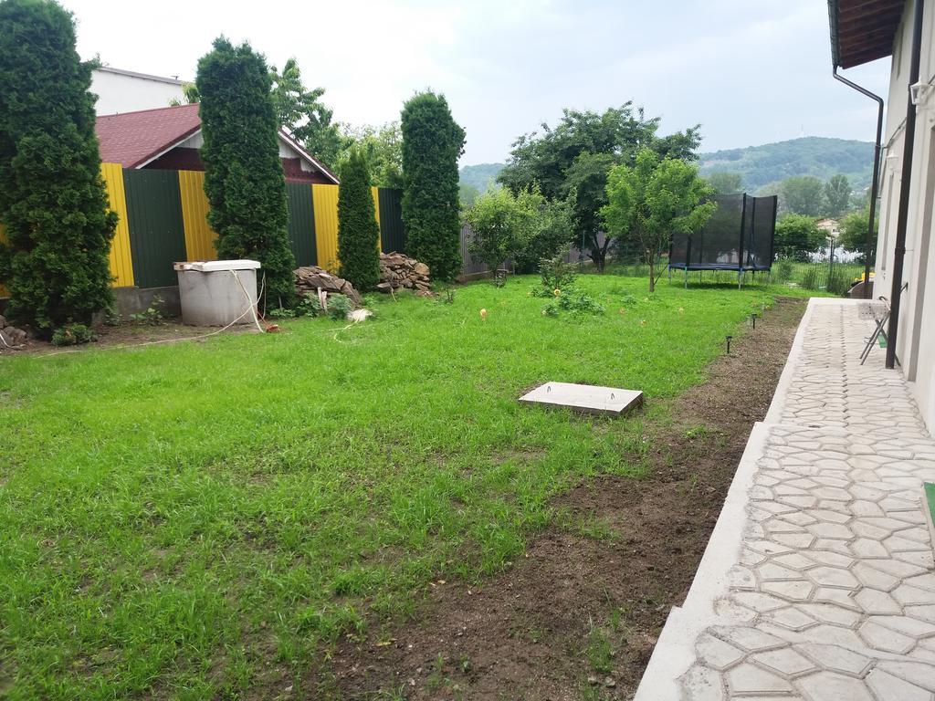 Casa Ariana Hotell Curtea de Argeş Exteriör bild